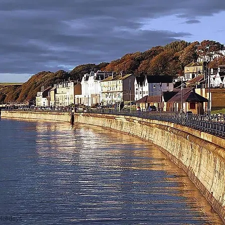 The Sandcastle - Part Of The The Bay Village With Pool, Gym And Direct Access, Pub, Restaurant, Tennis And Meadows Walks Filey
