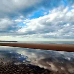 The Sandcastle - Part Of The The Bay Village With Pool, Gym And Direct Access, Pub, Restaurant, Tennis And Meadows Walks Filey