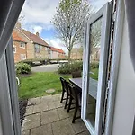 The Sandcastle - Part Of The The Bay Village With Pool, Gym And Direct Access, Pub, Restaurant, Tennis And Meadows Walks Holiday home