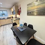 The Sandcastle - Part Of The The Bay Village With Pool, Gym And Direct Access, Pub, Restaurant, Tennis And Meadows Walks Holiday home
